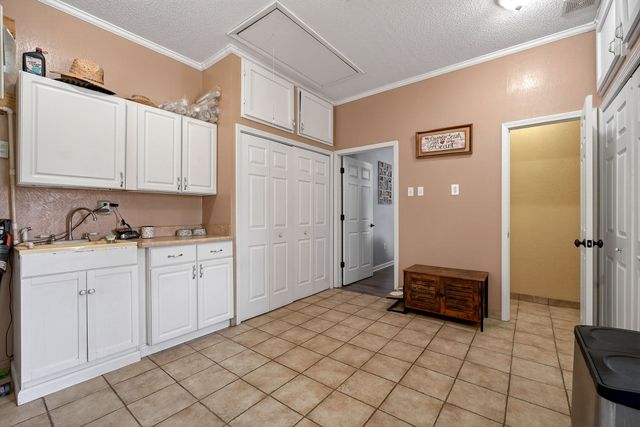 1375 Roberts Matthews Hwy, Sparta, TN 38583