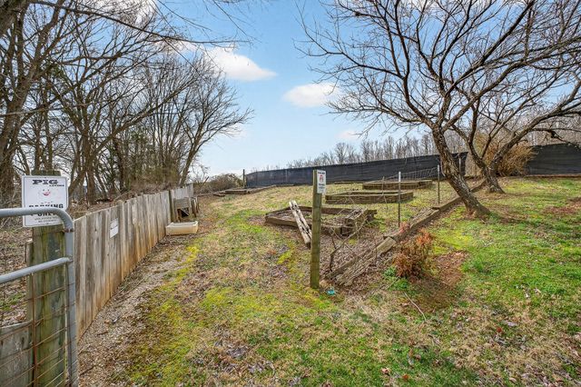 1375 Roberts Matthews Hwy, Sparta, TN 38583