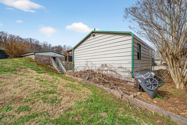 1375 Roberts Matthews Hwy, Sparta, TN 38583