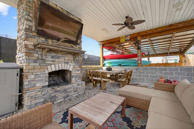 1375 Roberts Matthews Hwy, Sparta, TN 38583