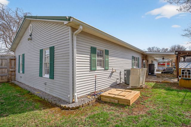 1375 Roberts Matthews Hwy, Sparta, TN 38583