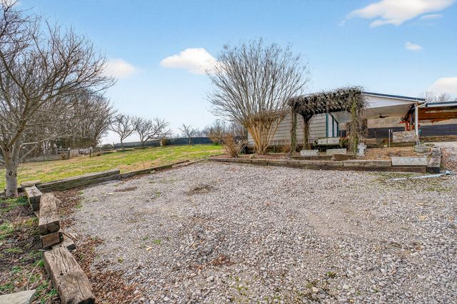 1375 Roberts Matthews Hwy, Sparta, TN 38583