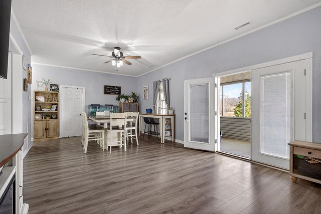 1375 Roberts Matthews Hwy, Sparta, TN 38583