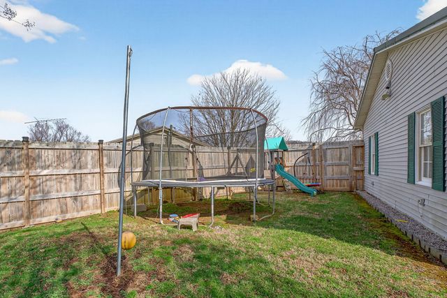 1375 Roberts Matthews Hwy, Sparta, TN 38583