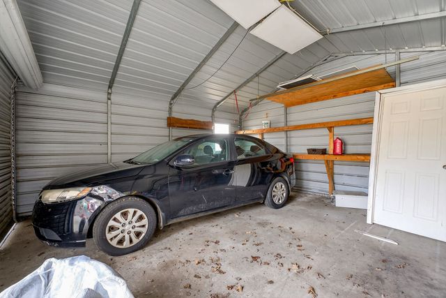 1375 Roberts Matthews Hwy, Sparta, TN 38583