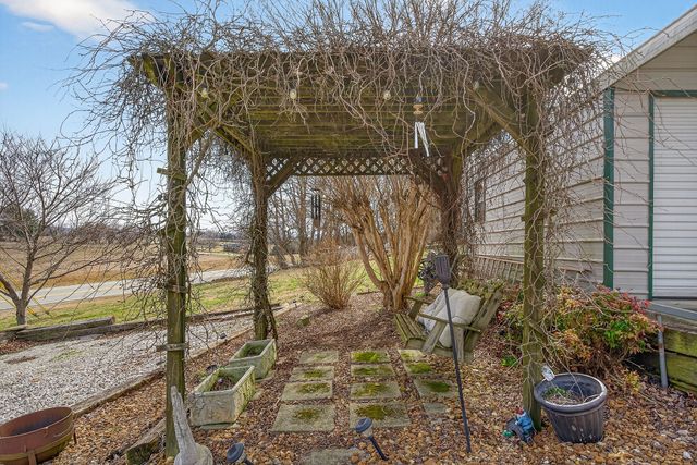 1375 Roberts Matthews Hwy, Sparta, TN 38583