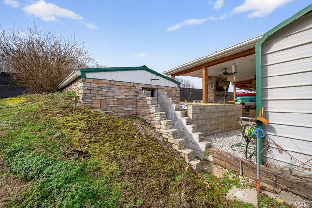 1375 Roberts Matthews Hwy, Sparta, TN 38583