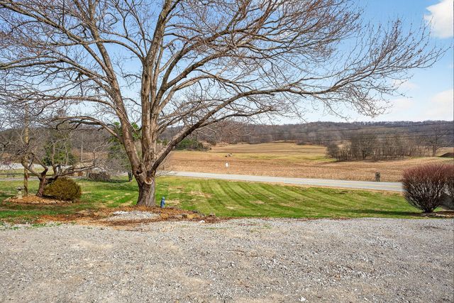 1375 Roberts Matthews Hwy, Sparta, TN 38583