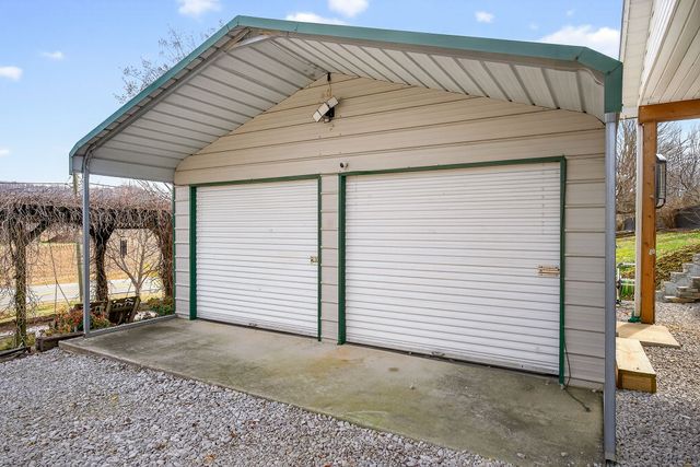 1375 Roberts Matthews Hwy, Sparta, TN 38583