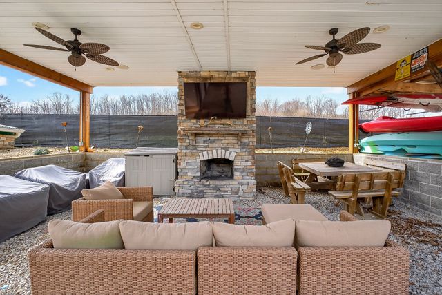 1375 Roberts Matthews Hwy, Sparta, TN 38583