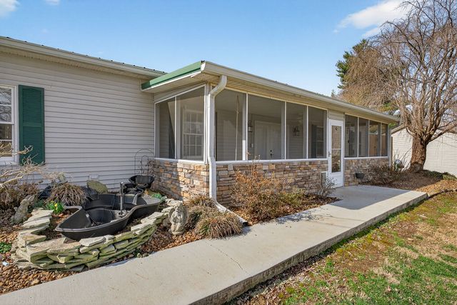 1375 Roberts Matthews Hwy, Sparta, TN 38583