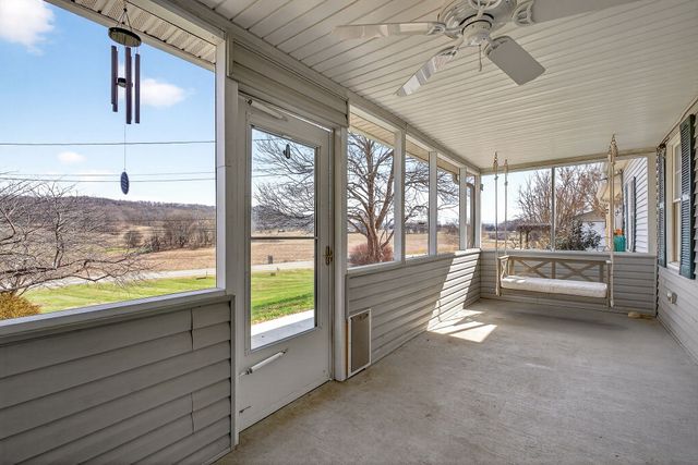 1375 Roberts Matthews Hwy, Sparta, TN 38583