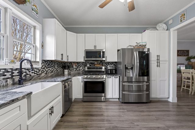 1375 Roberts Matthews Hwy, Sparta, TN 38583