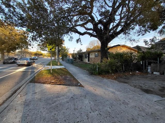 1262 NW 46th St, Miami, FL 33142