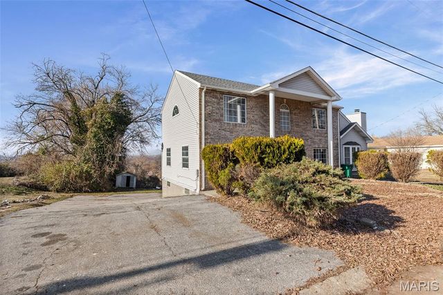 32 Hilltop Place, East St Louis, IL 62203