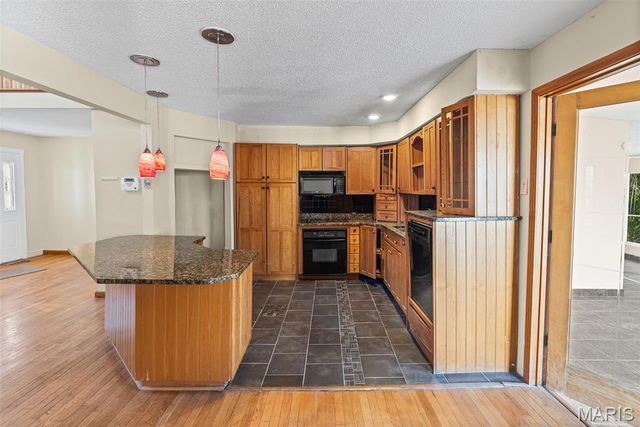 32 Hilltop Place, East St Louis, IL 62203