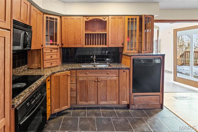 32 Hilltop Place, East St Louis, IL 62203