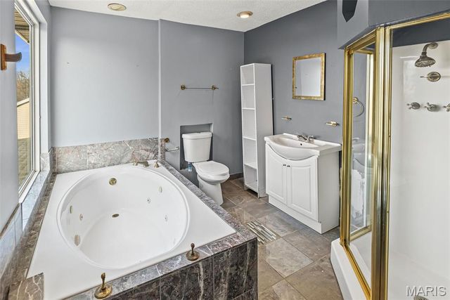 32 Hilltop Place, East St Louis, IL 62203