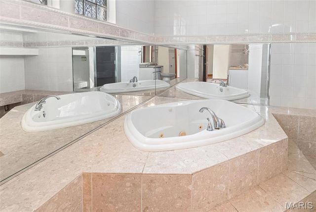 32 Hilltop Place, East St Louis, IL 62203