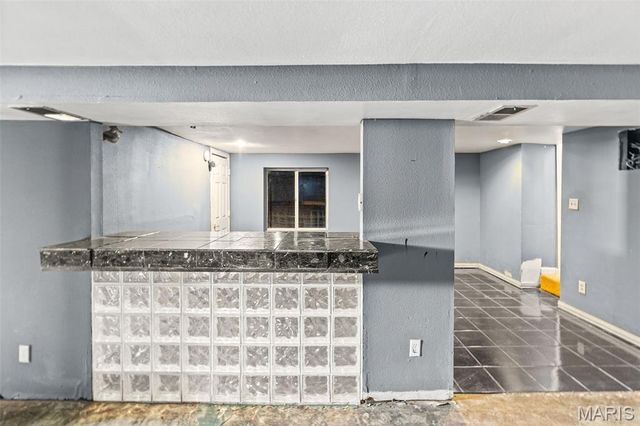 32 Hilltop Place, East St Louis, IL 62203