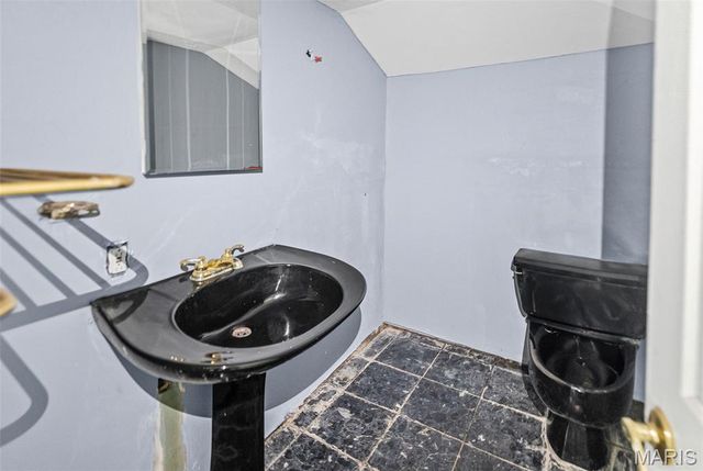 32 Hilltop Place, East St Louis, IL 62203