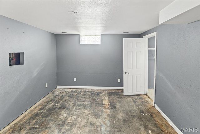 32 Hilltop Place, East St Louis, IL 62203