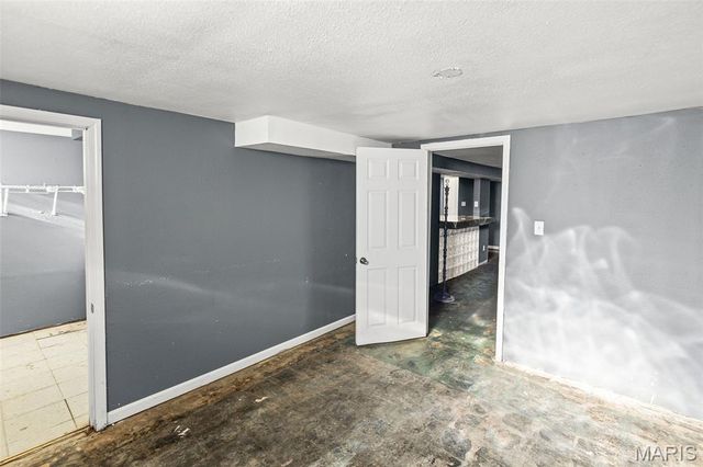 32 Hilltop Place, East St Louis, IL 62203