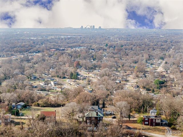 32 Hilltop Place, East St Louis, IL 62203