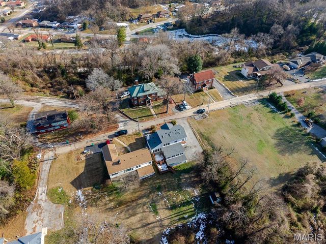 32 Hilltop Place, East St Louis, IL 62203