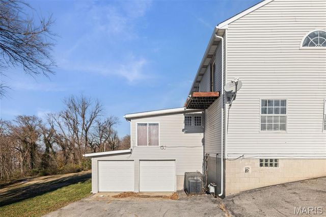 32 Hilltop Place, East St Louis, IL 62203