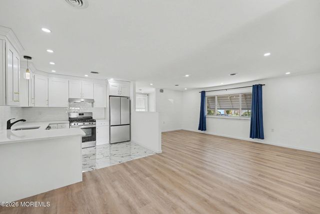 3 Mount Kisco Drive, Toms River, NJ 08753
