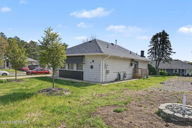 3 Mount Kisco Drive, Toms River, NJ 08753