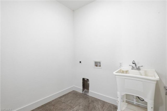 1119 NW 28th PL, Cape Coral, FL 33993