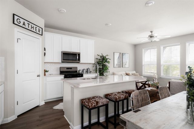 236 Lost Mine Peak LN, Dripping Springs, TX 78620