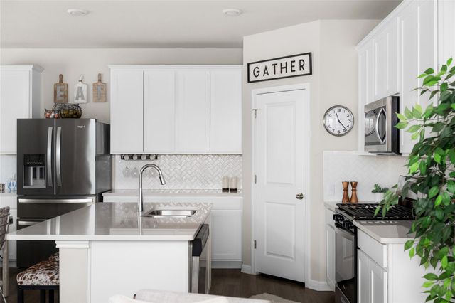 236 Lost Mine Peak LN, Dripping Springs, TX 78620