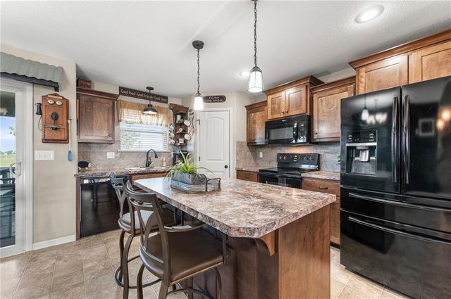 19204 Corbyn Lane, Smithville, MO 64089