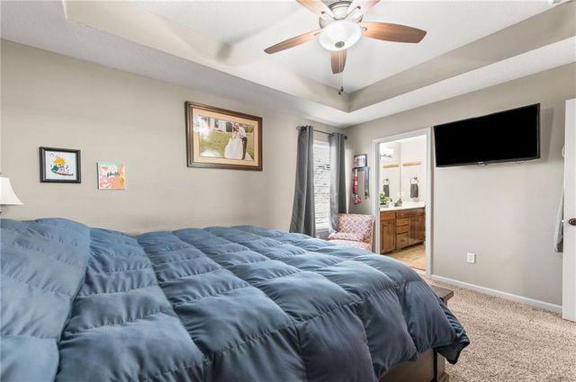 19204 Corbyn Lane, Smithville, MO 64089
