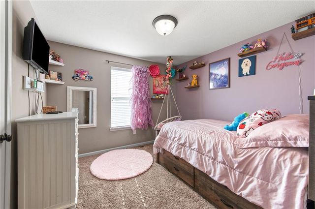 19204 Corbyn Lane, Smithville, MO 64089