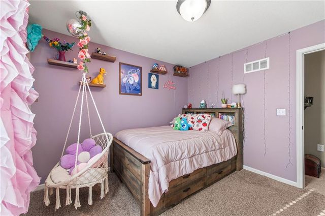 19204 Corbyn Lane, Smithville, MO 64089