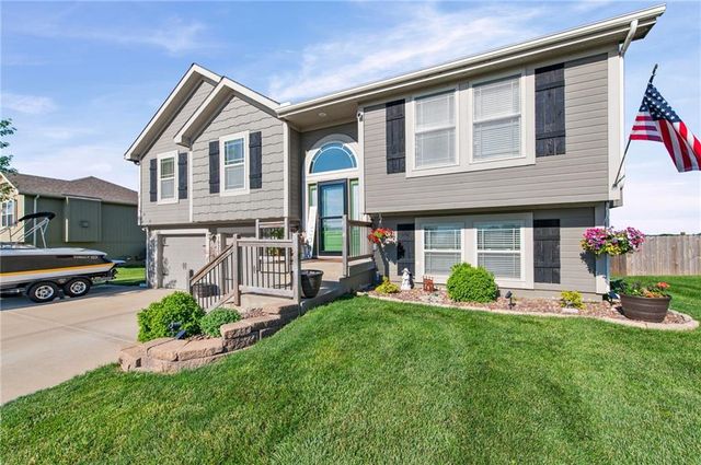 19204 Corbyn Lane, Smithville, MO 64089