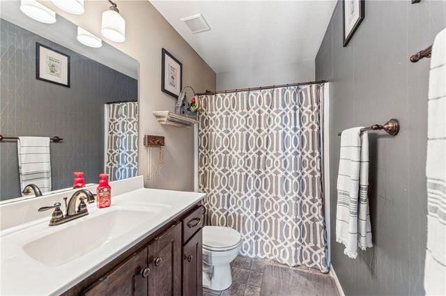 19204 Corbyn Lane, Smithville, MO 64089