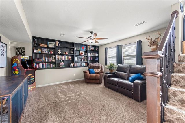 19204 Corbyn Lane, Smithville, MO 64089