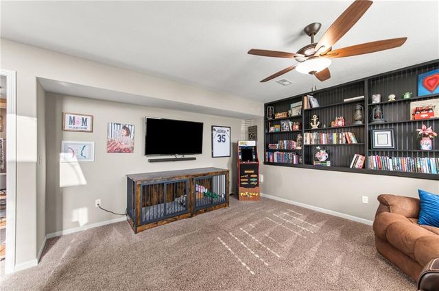 19204 Corbyn Lane, Smithville, MO 64089