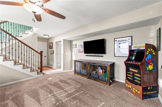 19204 Corbyn Lane, Smithville, MO 64089