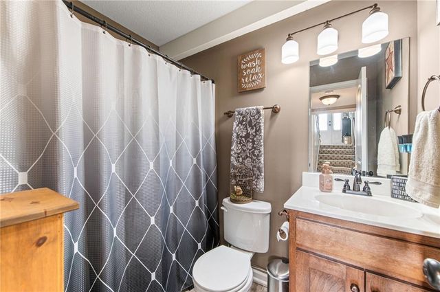 19204 Corbyn Lane, Smithville, MO 64089