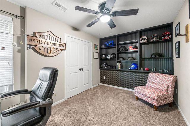 19204 Corbyn Lane, Smithville, MO 64089