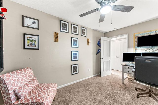 19204 Corbyn Lane, Smithville, MO 64089