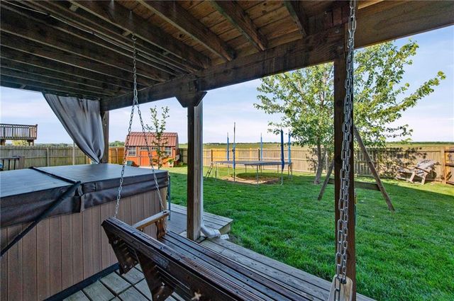 19204 Corbyn Lane, Smithville, MO 64089