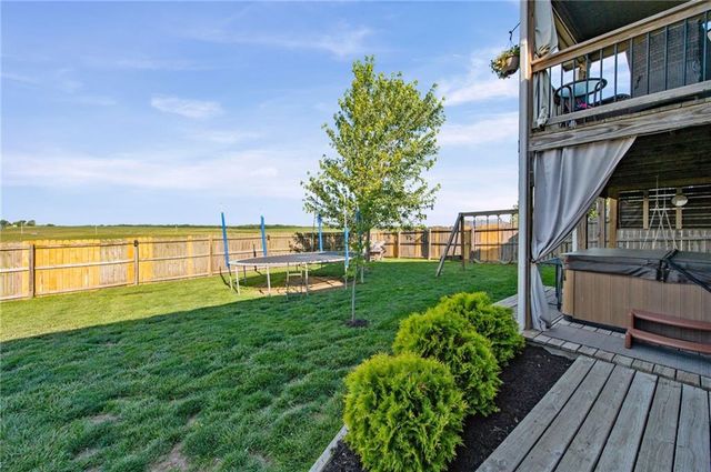 19204 Corbyn Lane, Smithville, MO 64089