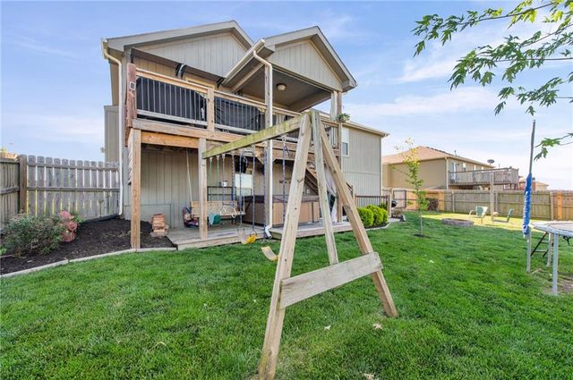 19204 Corbyn Lane, Smithville, MO 64089